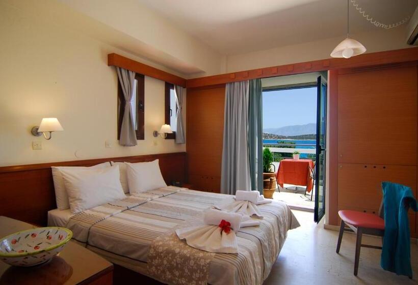 غرفة قياسية مطلّة علي البحر, Lato