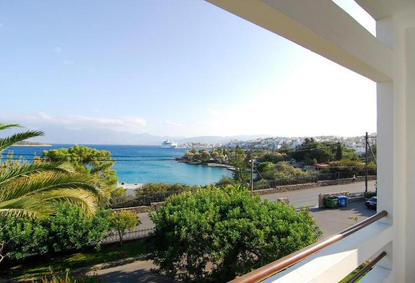 غرفة قياسية مطلّة علي البحر, Lato