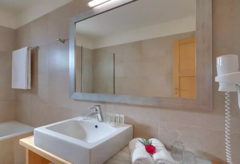 اتاق سوپریور با چشم‌انداز دریا, Miramare Resort & Spa