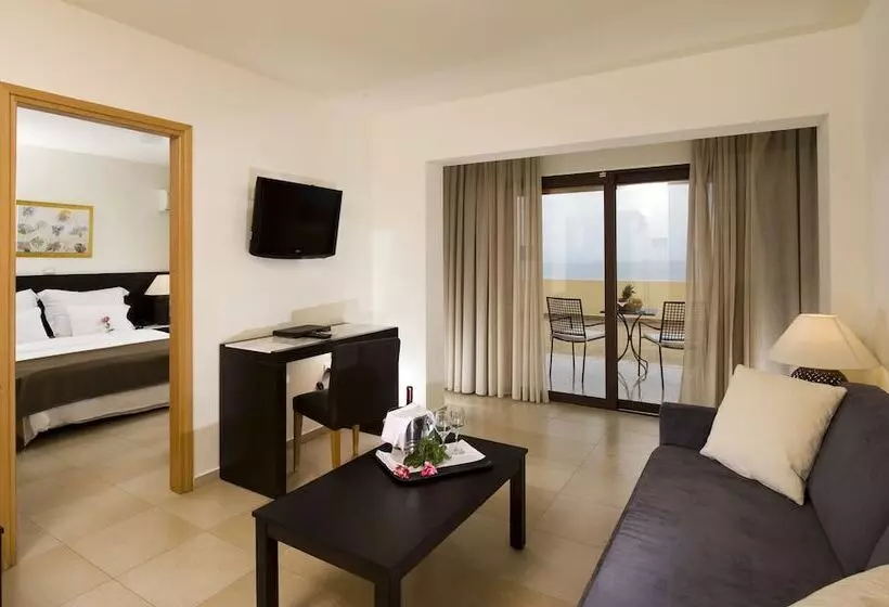 سوییت با چشم‌انداز دریا, Miramare Resort & Spa