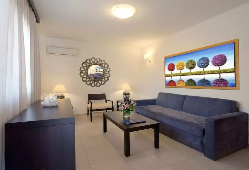 سوییت با چشم‌انداز دریا, Miramare Resort & Spa