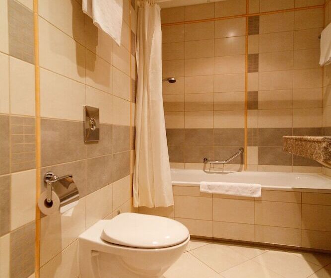سوییت جونیور, Monika Centrum Hotels