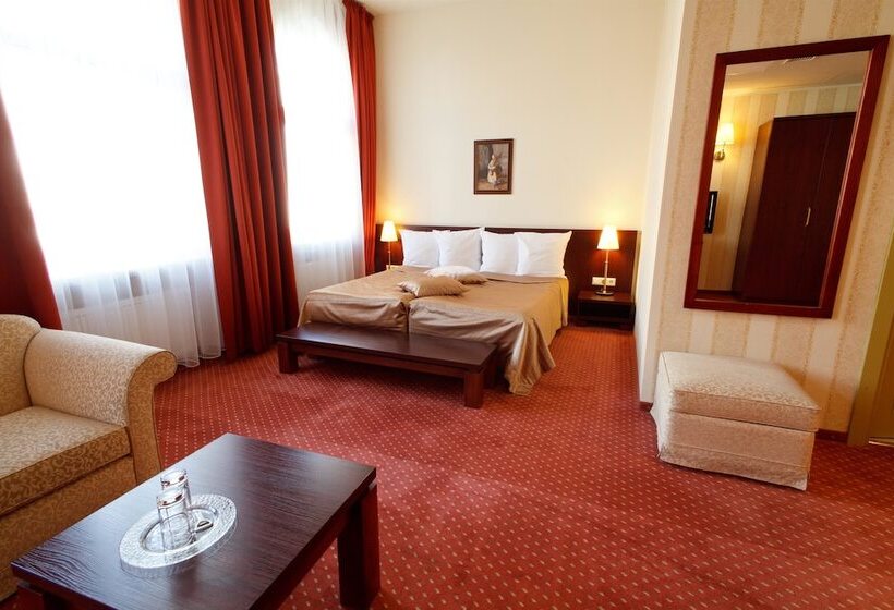 سوییت جونیور, Monika Centrum Hotels