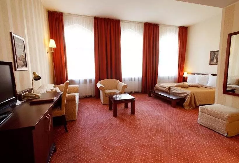 سوییت جونیور, Monika Centrum Hotels