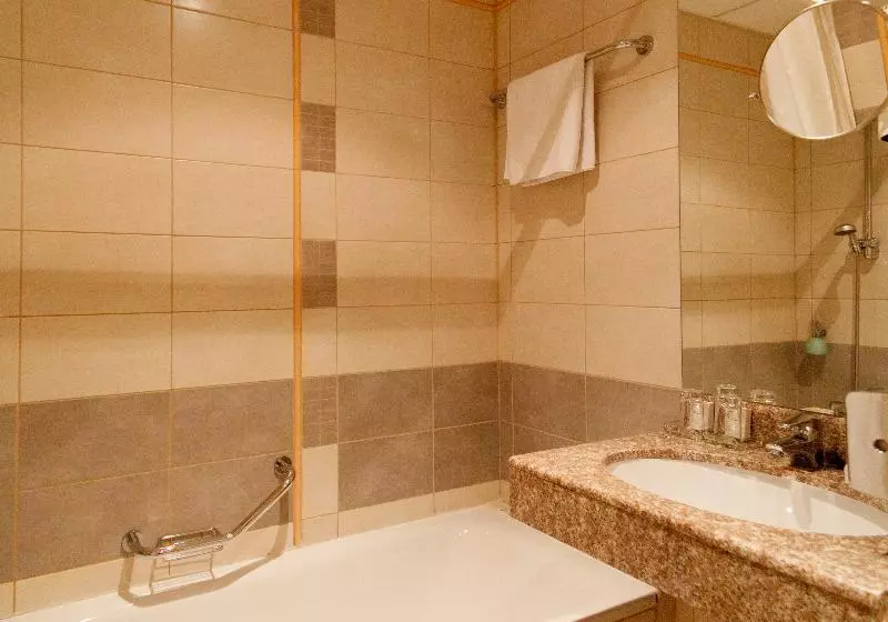 سوییت جونیور, Monika Centrum Hotels