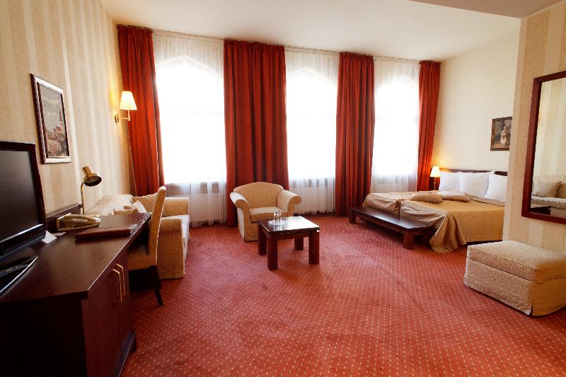 سوییت جونیور, Monika Centrum Hotels