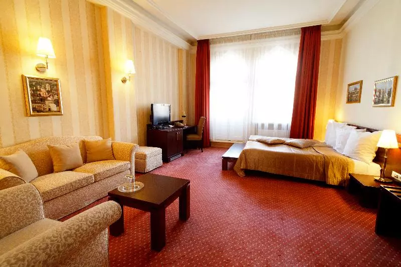 سوییت جونیور, Monika Centrum Hotels