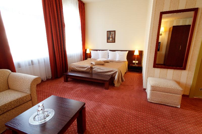 سوییت جونیور, Monika Centrum Hotels