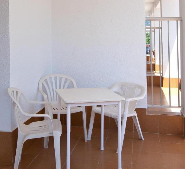 غرفة قياسية ثلاثية مزودة بشرفة, Montana