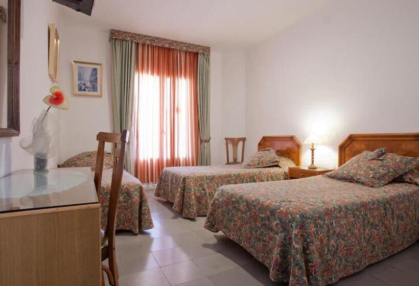 غرفة قياسية ثلاثية مزودة بشرفة, Montana