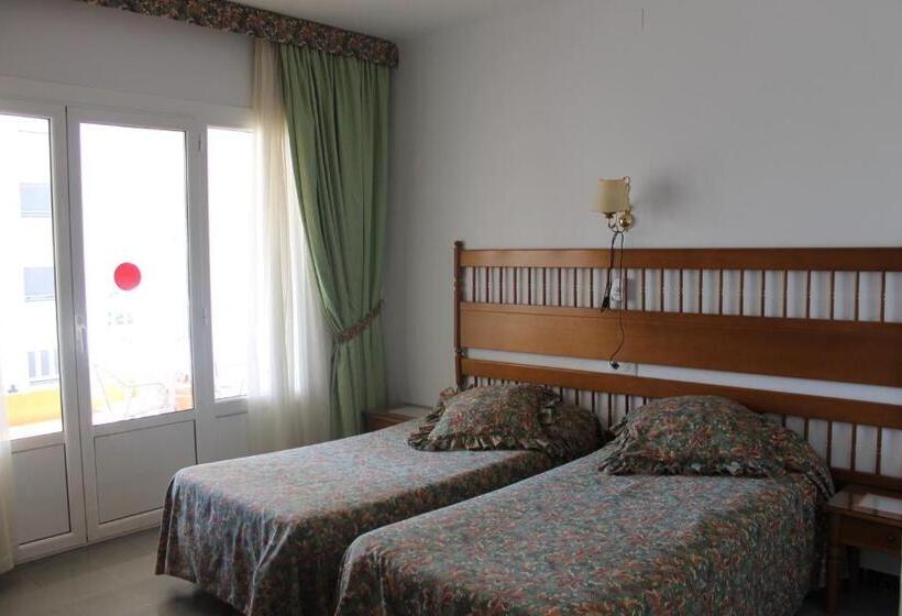 غرفة قياسية ثلاثية مزودة بشرفة, Montana