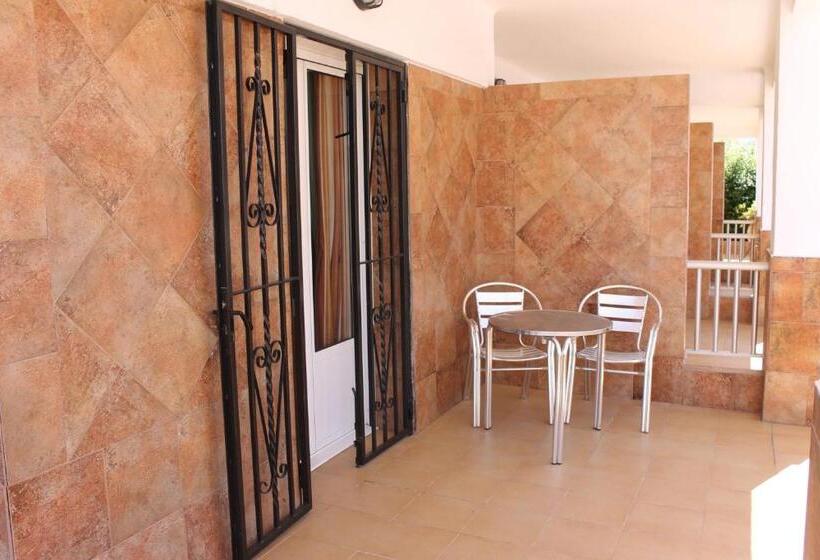 غرفة قياسية مزوَّدة بتراس, Montana