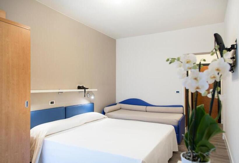 غرفة قياسية رباعية, Royal Village