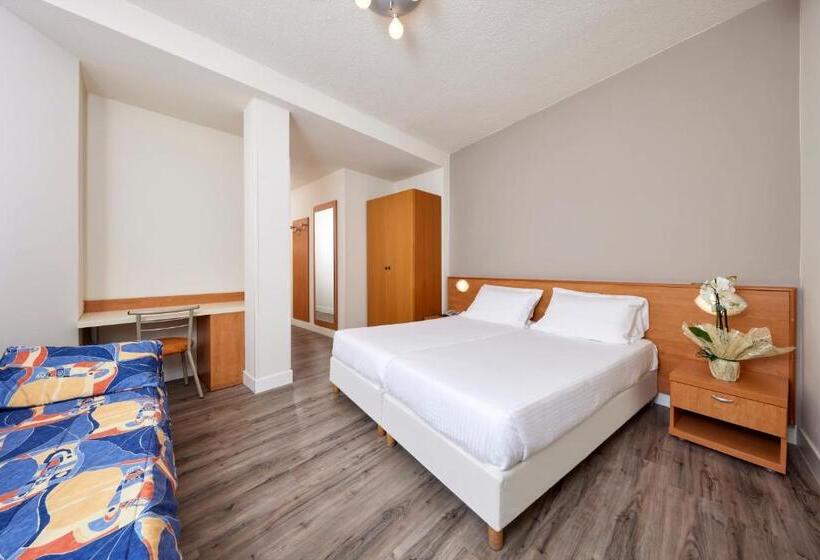 غرفة قياسية رباعية, Royal Village