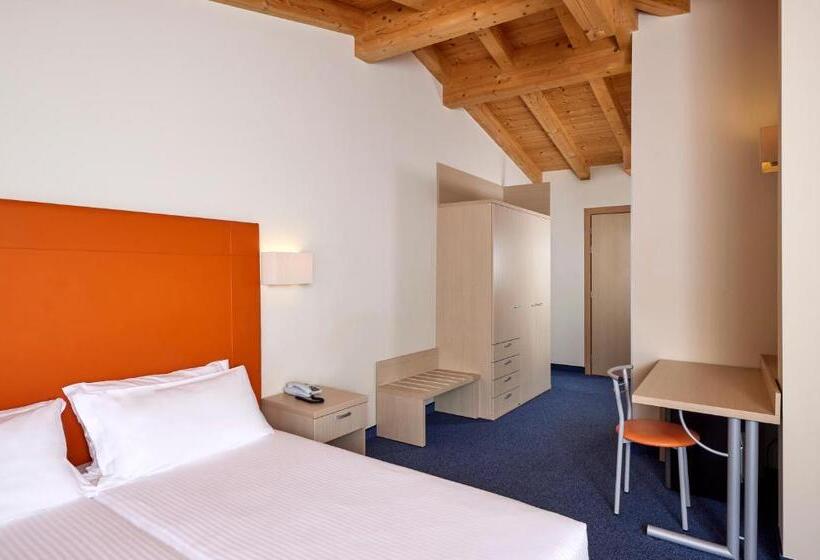 غرفة سوبيريور, Royal Village