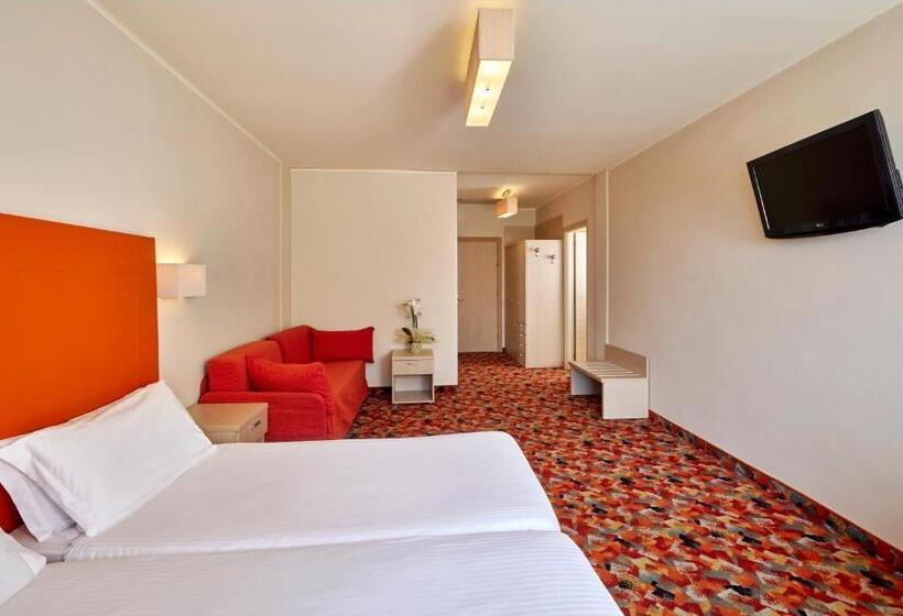 غرفة سوبيريور ثلاثية, Royal Village