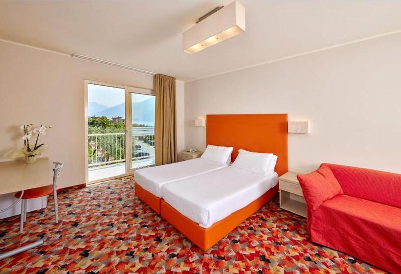 غرفة سوبيريور ثلاثية, Royal Village