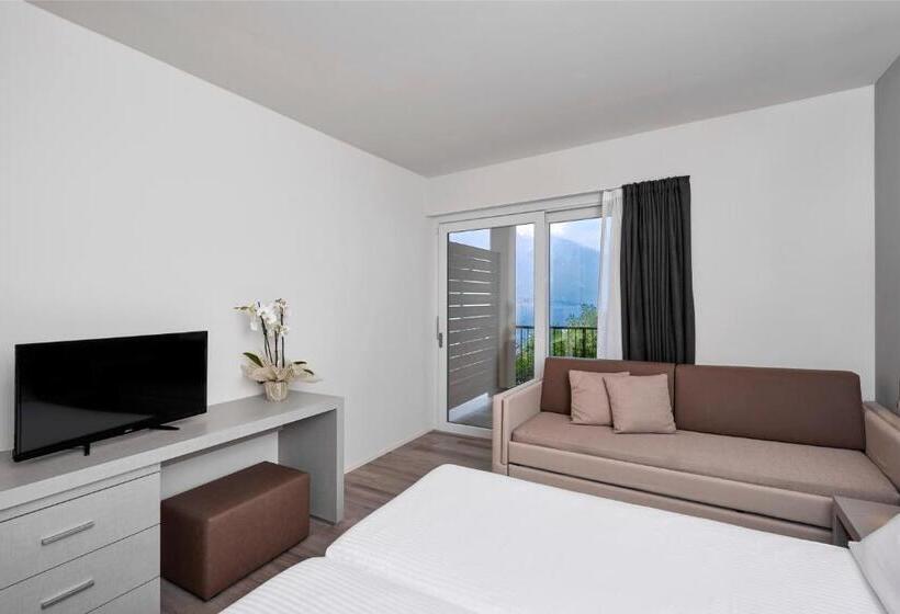 Superior room with lake view, Royal Village