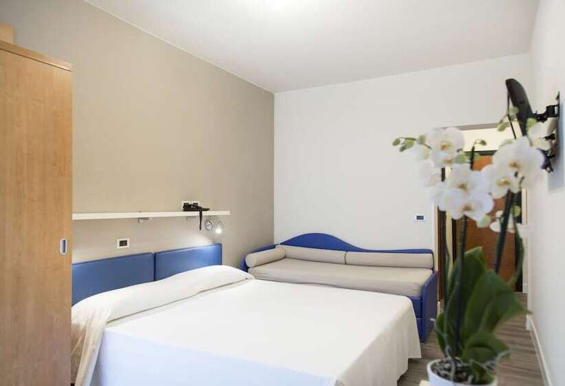 غرفة قياسية رباعية, Royal Village