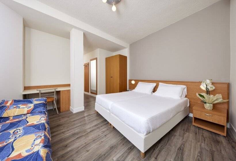 غرفة قياسية رباعية, Royal Village