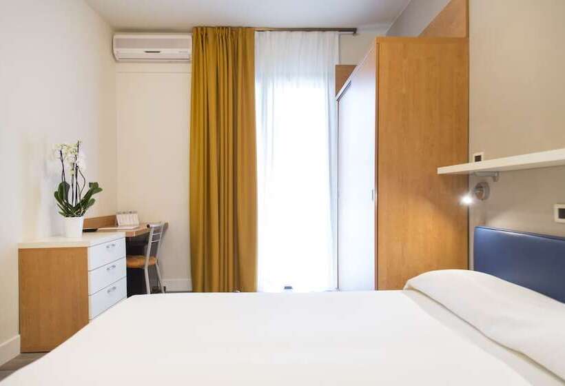 غرفة قياسية مطلّة علي البحيرة, Royal Village