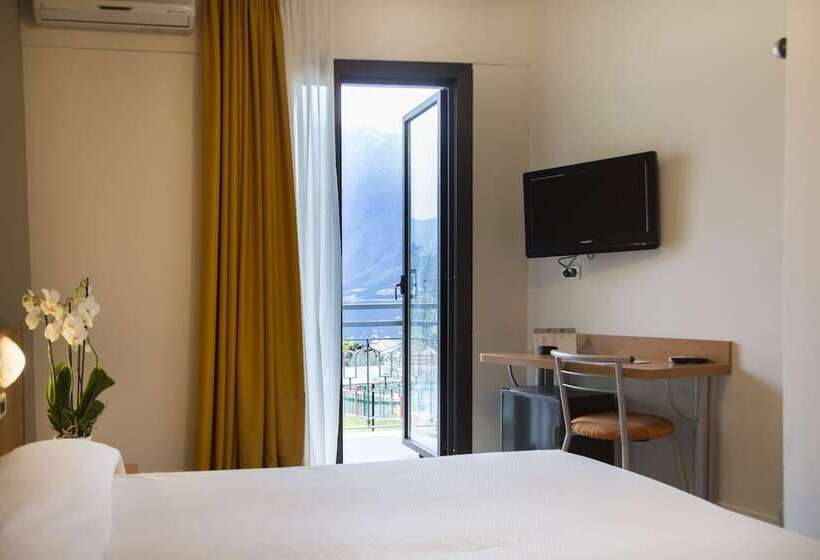 اتاق استاندارد چهار تخته, Royal Village