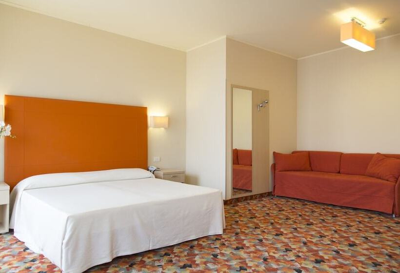 غرفة سوبيريور ثلاثية, Royal Village