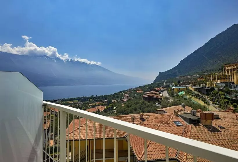 Superior room with lake view, Royal Village