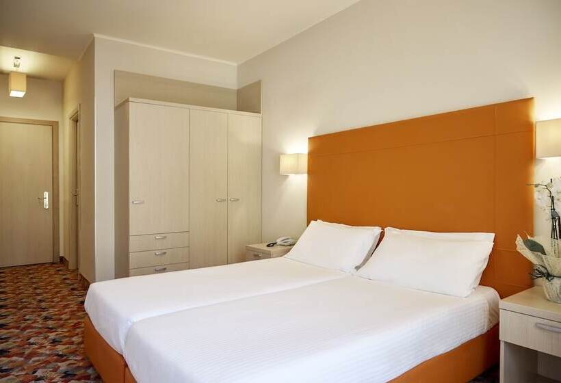 Superior room with lake view, Royal Village