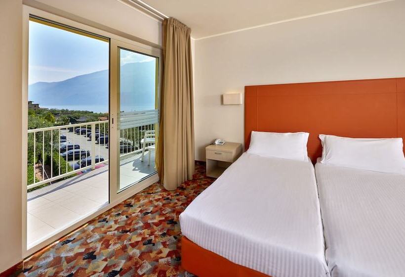 غرفة سوبيريور ثلاثية, Royal Village