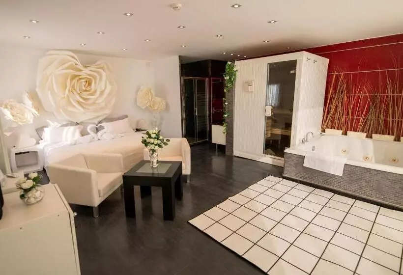 سوییت, Nastasi Hotel & Spa