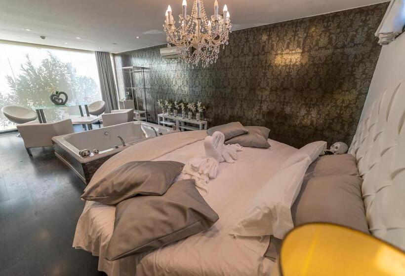 سوییت, Nastasi Hotel & Spa