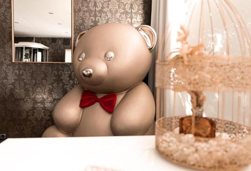 سوییت, Nastasi Hotel & Spa