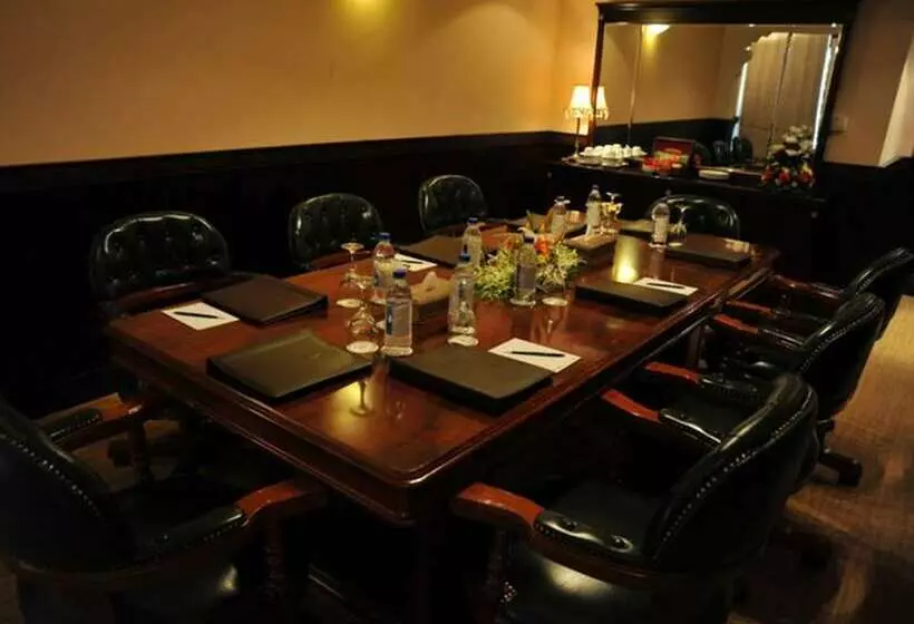 اتاق اجرایی, Arabian Courtyard Hotel & Spa
