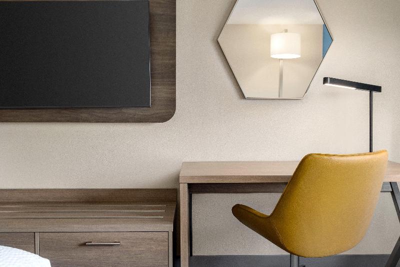 غرفة قياسية سرير كينج لذوى الإحتياجات الخاصة, Holiday Inn Express Hotel & Suites Fort Pierce West, An Ihg