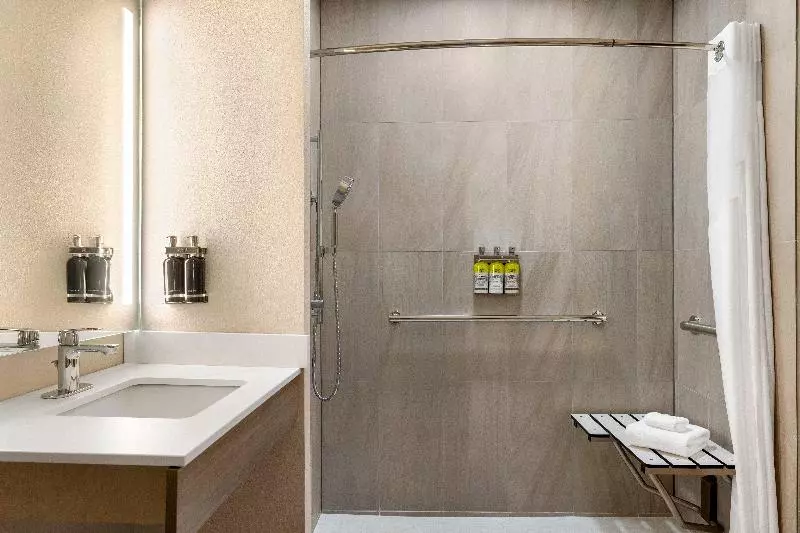 身障者適用キングサイズベッドルーム, Holiday Inn Express Hotel & Suites Fort Pierce West, An Ihg