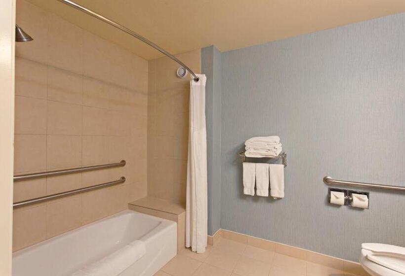 Номер Стандарт Кровать Кинг Адаптированный для Инвалидов, Holiday Inn Express Hotel & Suites Hermosa Beach, An Ihg