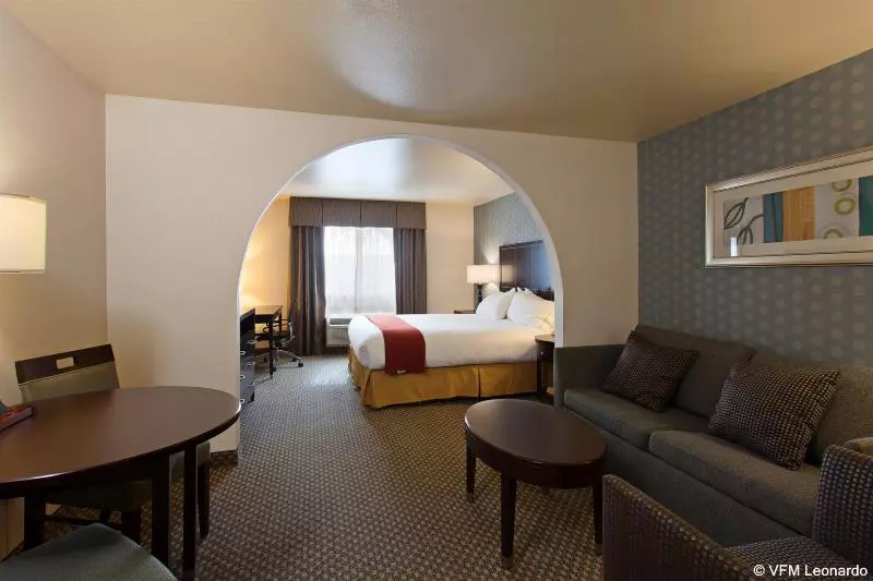 سوئیت با تخت بزرگ, Holiday Inn Express Hotel & Suites Hermosa Beach, An Ihg