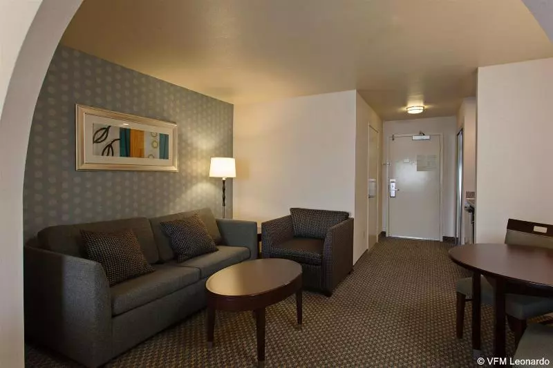 سوئیت با تخت بزرگ, Holiday Inn Express Hotel & Suites Hermosa Beach, An Ihg