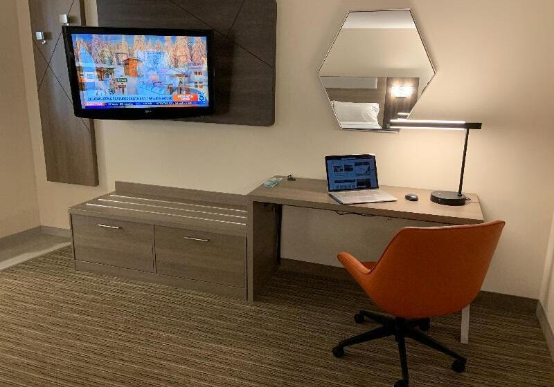Номер Стандарт Кровать Кинг Адаптированный для Инвалидов, Holiday Inn Express Hotel & Suites Hermosa Beach, An Ihg