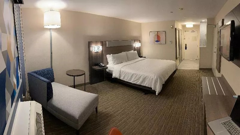 اتاق استاندارد با تخت بزرگ, Holiday Inn Express Hotel & Suites Hermosa Beach, An Ihg