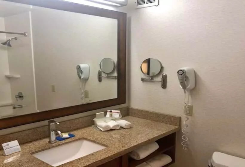 سوییت, Holiday Inn Express Berkeley, An Ihg