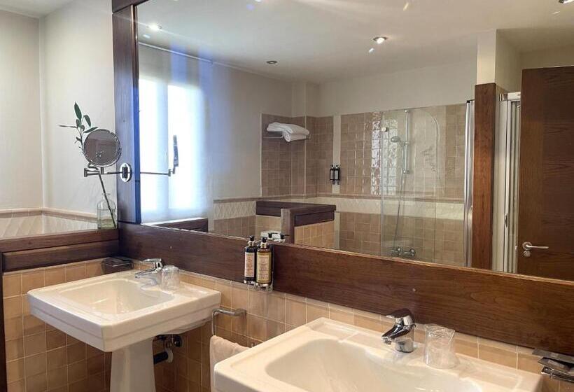 غرفة سوبيريور مزود بجاكوزى, Hosteria De Torazo Nature Hotel & Spa