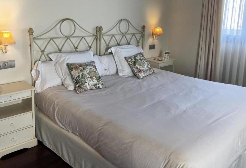 غرفة سوبيريور مزود بجاكوزى, Hosteria De Torazo Nature Hotel & Spa