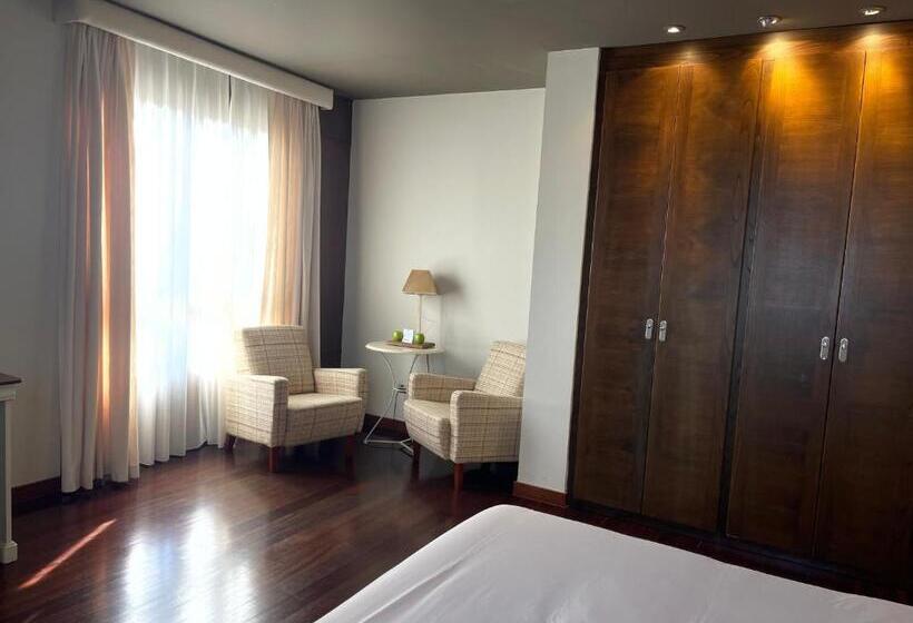 غرفة سوبيريور مزود بجاكوزى, Hosteria De Torazo Nature Hotel & Spa