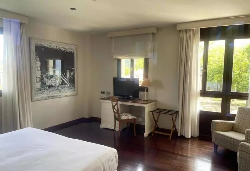 バスタブ付きスーペリアールーム, Hosteria De Torazo Nature Hotel & Spa