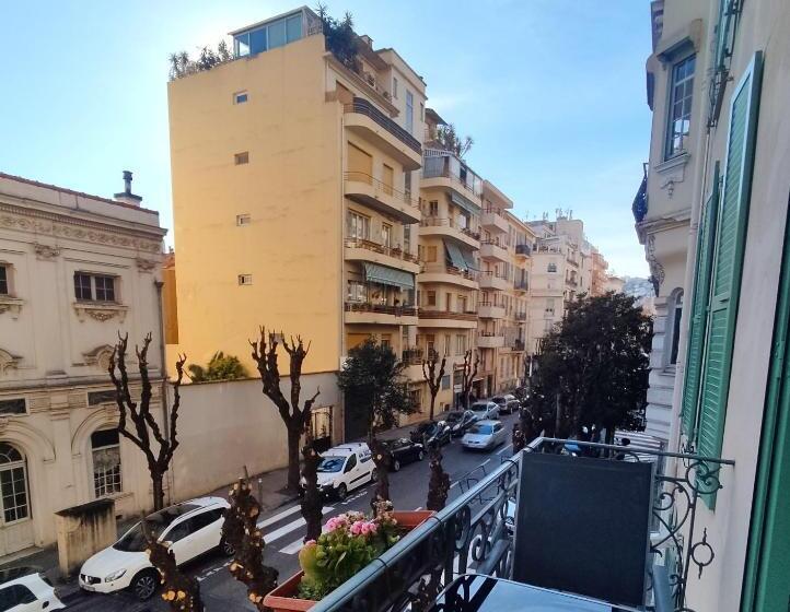 テラス付スーペリアルーム, Parisien