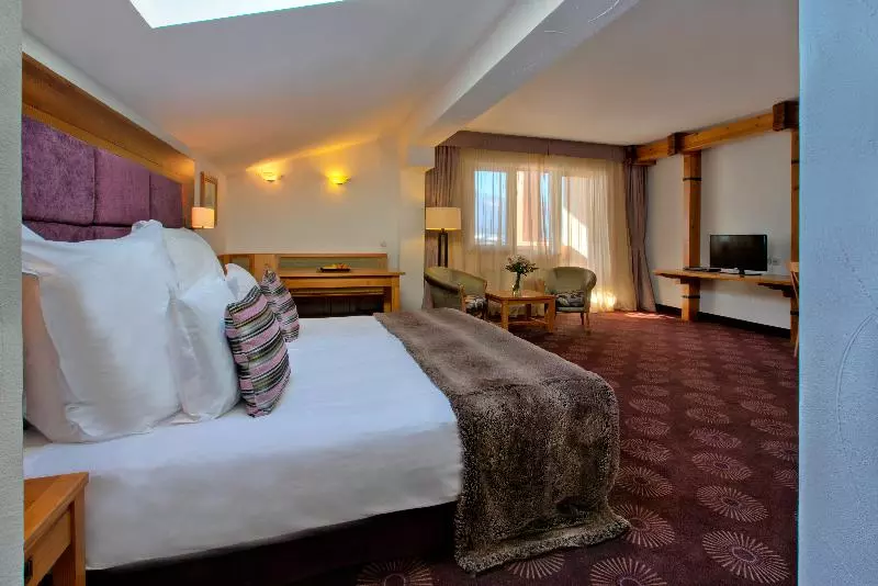 山の見えるジュニアスイート, Kempinski Hotel Grand Arena Bansko