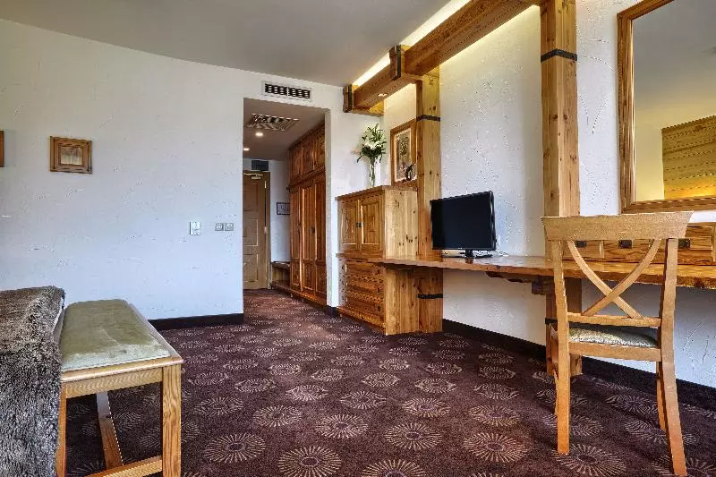 山の見えるジュニアスイート, Kempinski Hotel Grand Arena Bansko