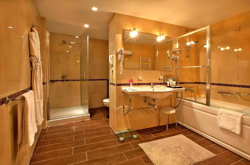 山の見えるジュニアスイート, Kempinski Hotel Grand Arena Bansko